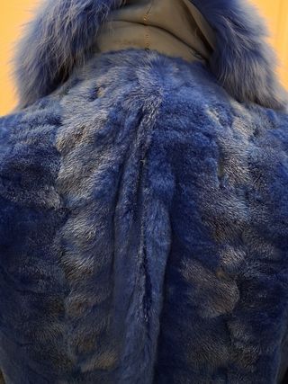 Abrigo de piel azul