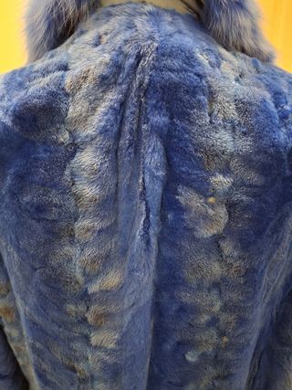 Abrigo de piel azul