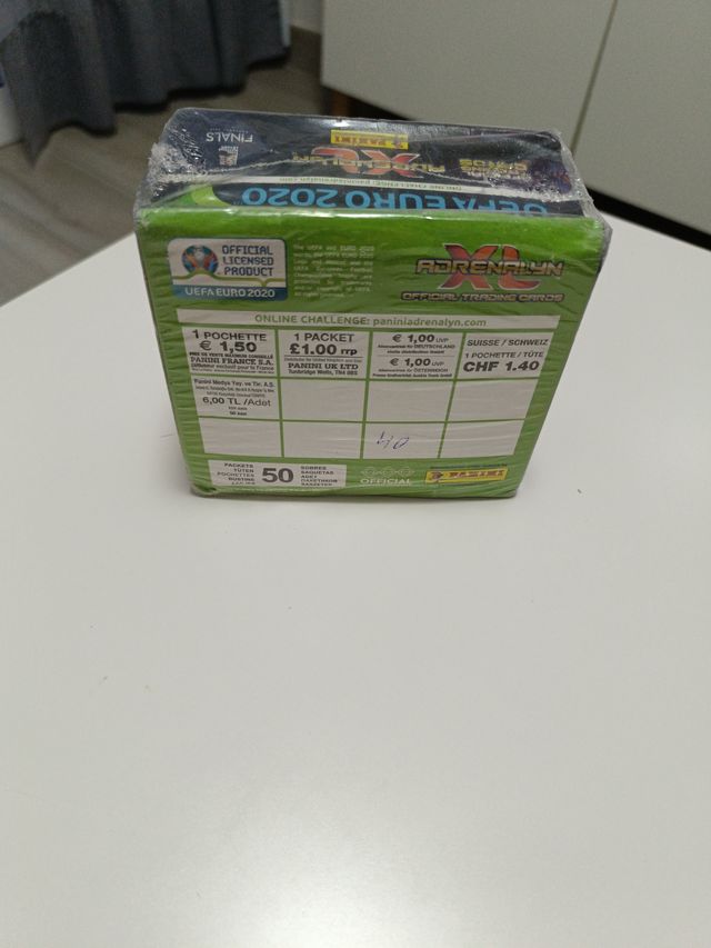 Caja Adrenalyn XL Euro 2020 Panini