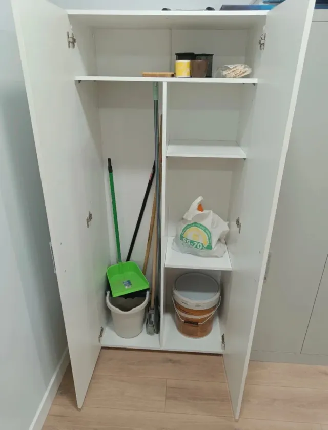 Mueble Escobero Blanco