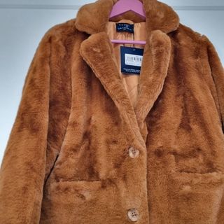 Abrigo peluche camel talla única