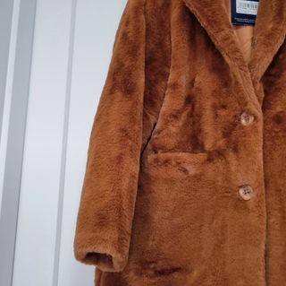 Abrigo peluche camel talla única