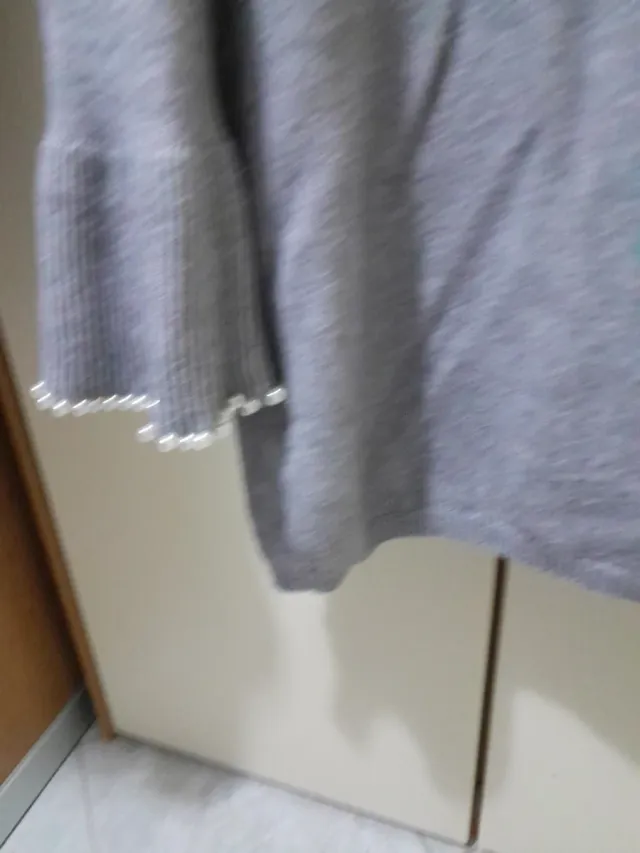 Maglia donna grigia con perle