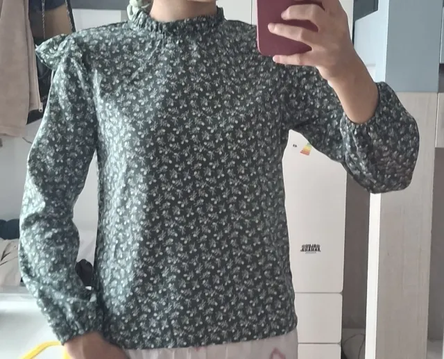 Blusa Shein flores verde y blanco