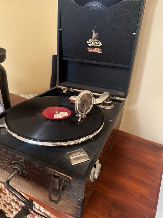 Tocadiscos HIMOFONO con disco de pizarra