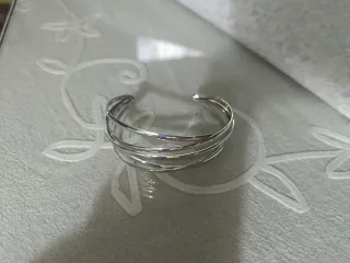 Pulsera plateada multicapa