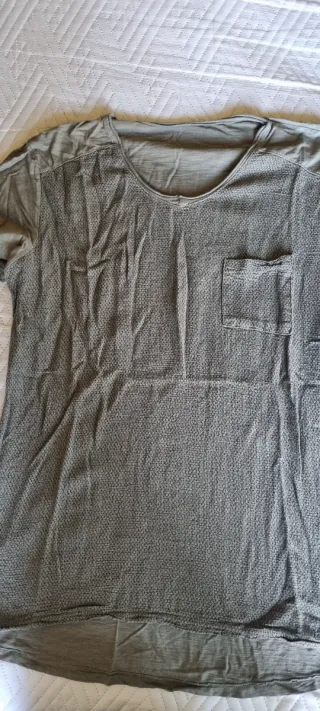 Maglietta verde oliva con taschino