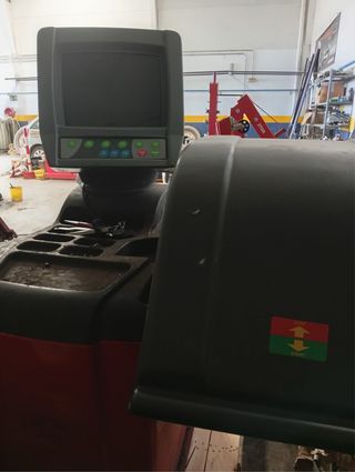 Equilibradora de Neumáticos Profesional