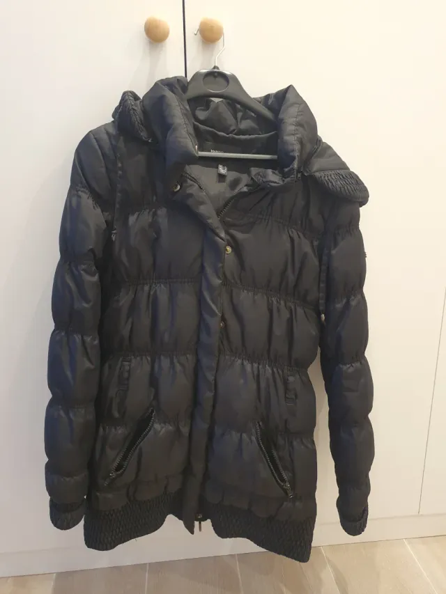 Abrigo negro Mango acolchado