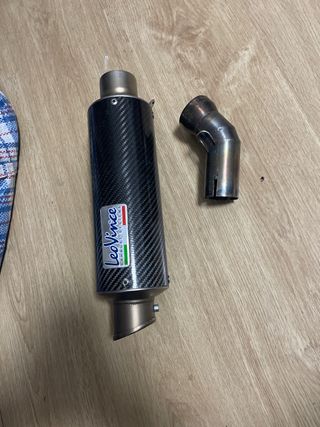 Tubo de escape LeoVince Carbono
