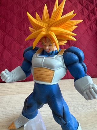 Figura Super Saiyan Trunks dragón ball Z