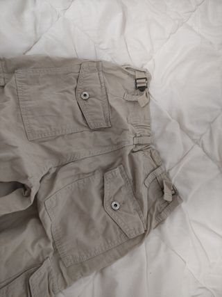 Pantalón cargo beige de niña de  10-12 años.
