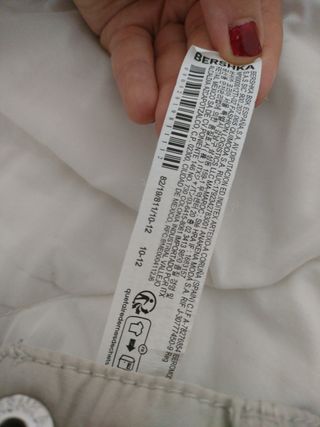Pantalón cargo beige de niña de  10-12 años.
