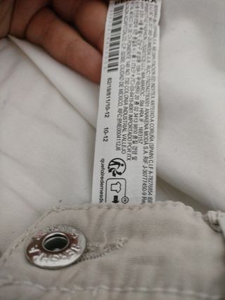 Pantalón cargo beige de niña de  10-12 años.
