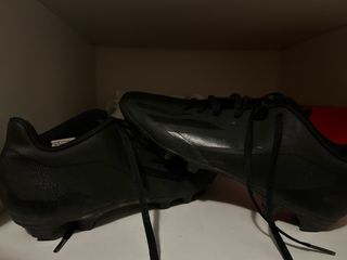 Botas de fútbol negras