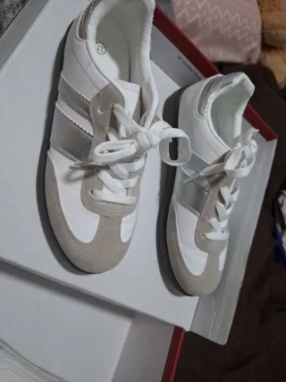 Zapatillas Mujer Blancas y Plateadas Talla 37