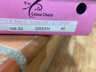 Botines verdes con tachuelas