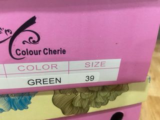 Botines verdes con tachuelas