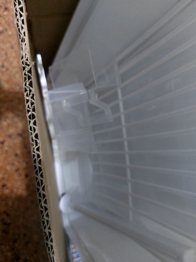 Gabbia per uccelli bianca