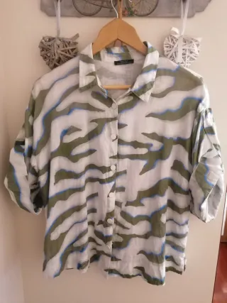 Camisa Parfois Estampada Verde y Blanca