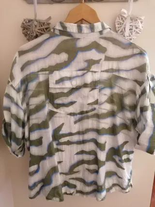 Camisa Parfois Estampada Verde y Blanca