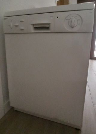 Lavavajillas blanco