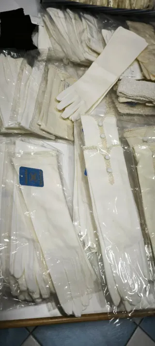 Guantes de Novia/Comunión Sajonia Blancos