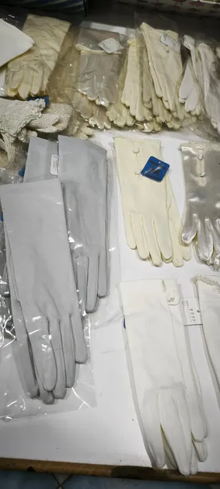 Guantes de Novia/Comunión Sajonia Blancos