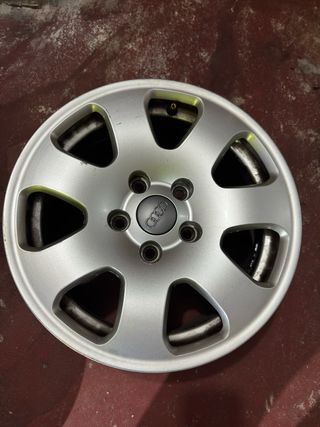 Llantas Audi 15” Originales en buen estado 