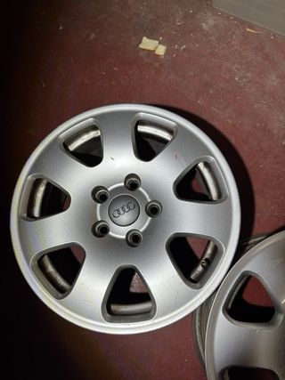 Llantas Audi 15” Originales en buen estado 