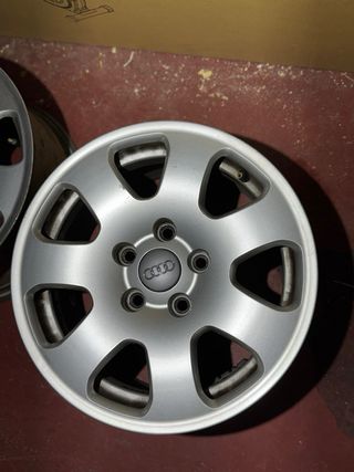 Llantas Audi 15” Originales en buen estado 