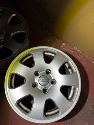 Llantas Audi 15” Originales en buen estado 