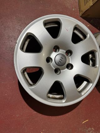 Llantas Audi 15” Originales en buen estado 