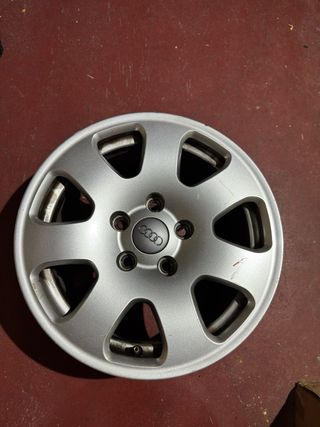 Llantas Audi 15” Originales en buen estado 
