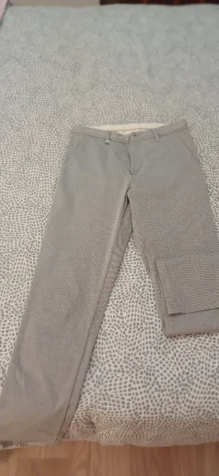 Pantalón gris
