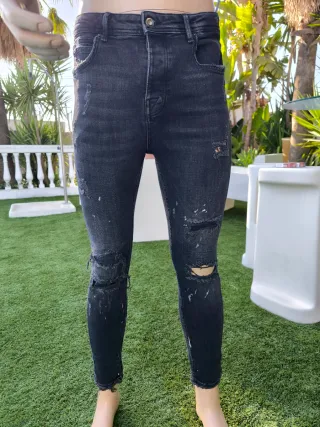 Pantalones vaqueros Zara negros desgastados