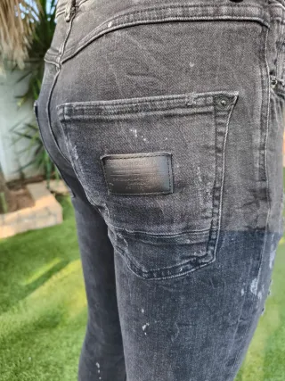 Pantalones vaqueros Zara negros desgastados