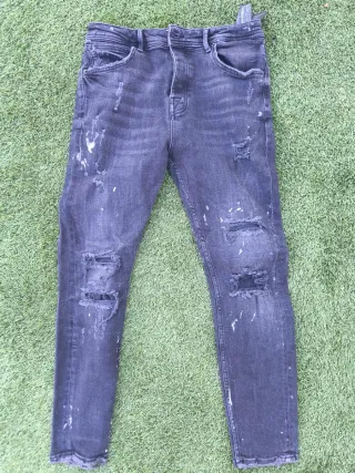 Pantalones vaqueros Zara negros desgastados