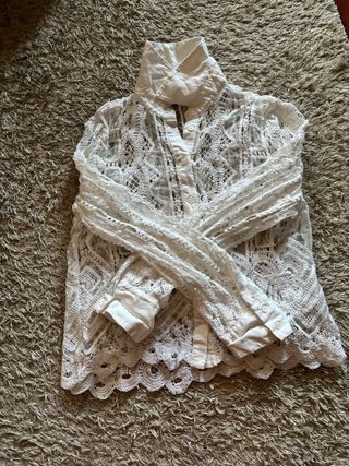 Blusa Zara encaje blanco