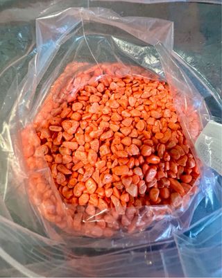 Grava naranja para acuario