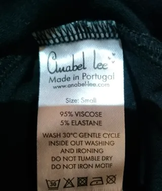 Camiseta básica Anabel color negro.