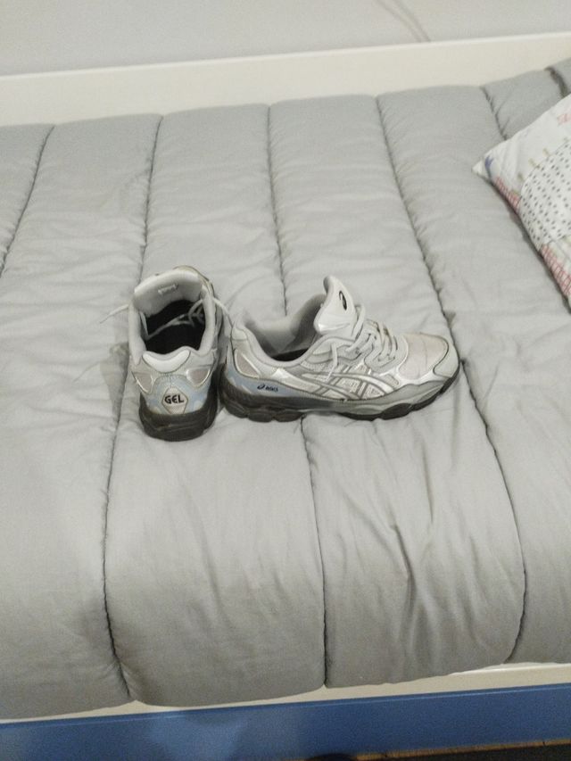 Asics Gel NYC negras y grises T42