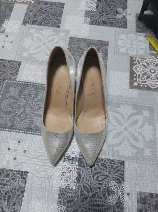 Zapatos de fiesta plateados