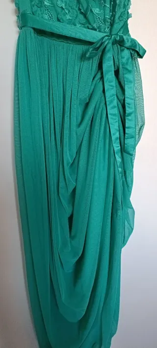 Vestido de fiesta verde con pedrería