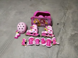 Patines en línea rosas con protecciones y bolso