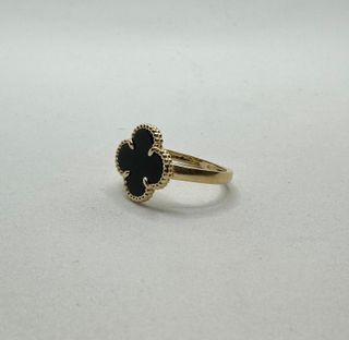Anillo Trebol de oro de 18k, 3.47 g, T-23.
