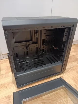 Caja Torre PC Negra