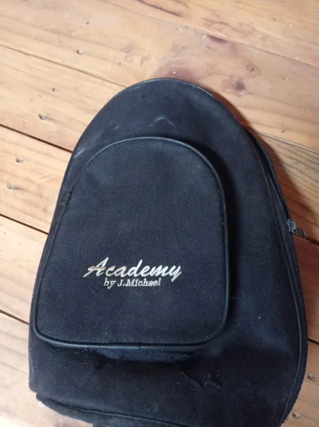 Corneta de latón con funda 