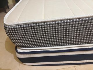 Somier metálico y 2 colchones 