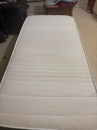 Somier metálico y 2 colchones 